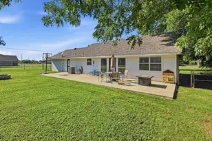 704 W Bells Blvd, Bells, TX 75414 - Photo 16
