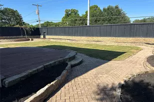 10711 Cromwell Dr, Dallas, TX 75229 - Photo 28