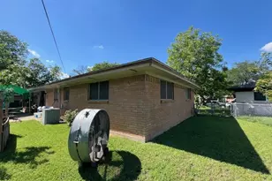 155 Chateau Dr, Fort Worth, TX 76134 - Photo 10