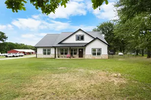 137 Co Rd 3351, Paradise, TX 76073 - Photo 2