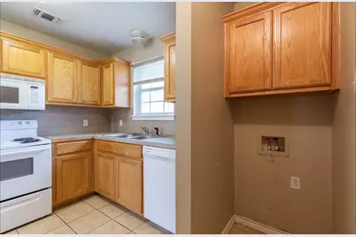 138 Nolan #B, Tye, TX 79563 - Photo 2