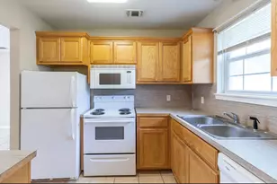 138 Nolan, Tye, TX 79563 - Photo 4