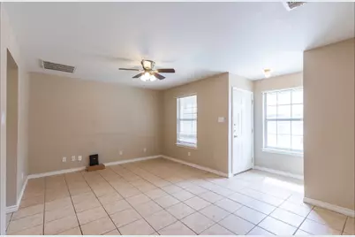 138 Nolan #B, Tye, TX 79563 - Photo 8