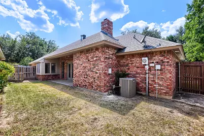 1201 St James Place, Arlington, TX 76011 - Photo 20