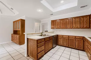 1201 St James Pl, Arlington, TX 76011 - Photo 8