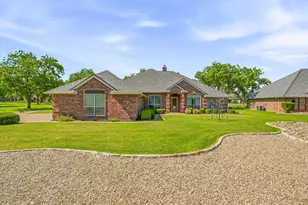 5900 Nutcracker Dr, Granbury, TX 76049 - Photo 2