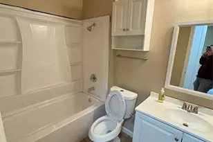 1413 Meadowview Dr, Port Lavaca, TX 77979 - Photo 4