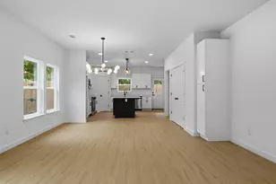 1228 E Tucker St, Fort Worth, TX 76104 - Photo 8