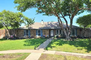1929 Vista Oaks Dr, Carrollton, TX 75007 - Photo 1