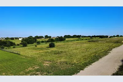 720 Hummingbird Lane, Justin, TX 76247 - Photo 6