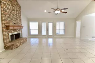 6119 Kingswood Dr, Arlington, TX 76001 - Photo 6