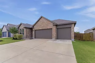 305 Evans Dr, Van Alstyne, TX 75495 - Photo 2