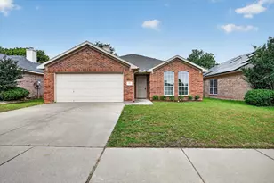 237 Shadow Grass Ave, Fort Worth, TX 76120 - Photo 2