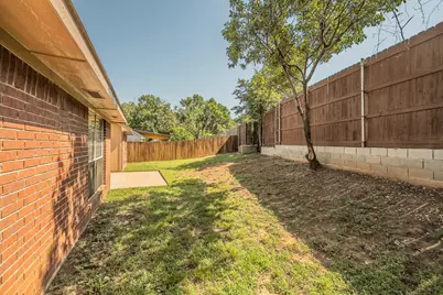 2711 Canterbury Street, Euless, TX 76039 - Photo 32