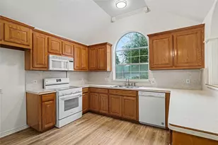 1504 Clover Ln, Granbury, TX 76048 - Photo 2