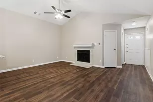 213 Teakwood Ln, Lewisville, TX 75067 - Photo 4