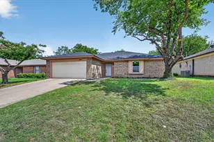 3200 S Meadow Dr, Fort Worth, TX 76133 - Photo 1