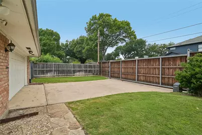 328 Oakcrest Drive, Richardson, TX 75080 - Photo 10