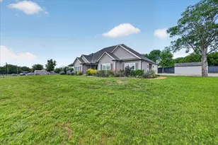 18020 Cindy's Ln, Justin, TX 76247 - Photo 4