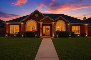 208 Red Wolf Ln, Red Oak, TX 75154 - Photo 2