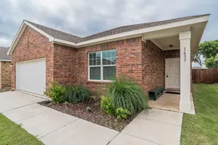 1637 Shadow Hawk Dr, Fort Worth, TX 76052 - Photo 2