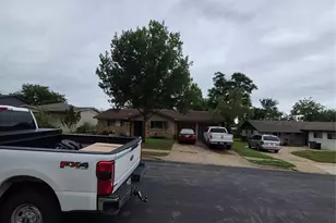 744 Willow St, Hurst, TX 76053 - Photo 4