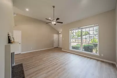 829 Brentwood Drive, Grand Prairie, TX 75052 - Photo 10