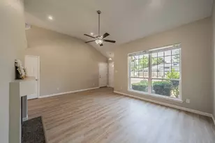 829 Brentwood Dr, Grand Prairie, TX 75052 - Photo 10