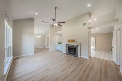 829 Brentwood Drive, Grand Prairie, TX 75052 - Photo 4