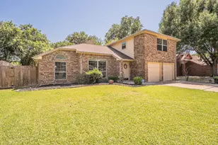 829 Brentwood Dr, Grand Prairie, TX 75052 - Photo 2