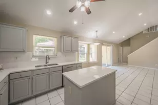829 Brentwood Dr, Grand Prairie, TX 75052 - Photo 12