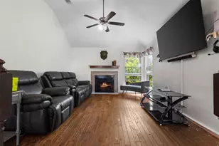 704 Meadowcreek Ct, Garland, TX 75043 - Photo 4