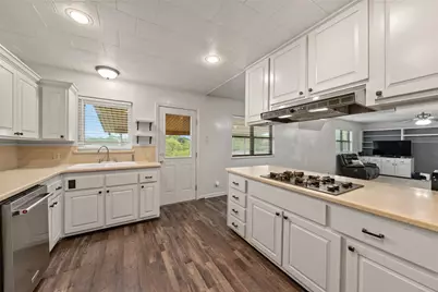 608 W Spring Street, West, TX 76691 - Photo 10