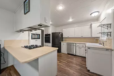 608 W Spring Street, West, TX 76691 - Photo 8
