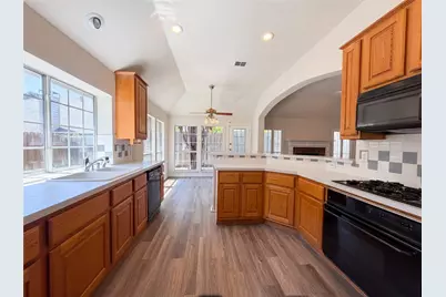 2817 Ingram Drive, Grand Prairie, TX 75052 - Photo 2