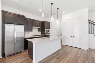 9924 Hennings St, Irving, TX 75063 - Photo 8