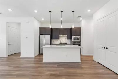 9924 Hennings Street, Irving, TX 75063 - Photo 2