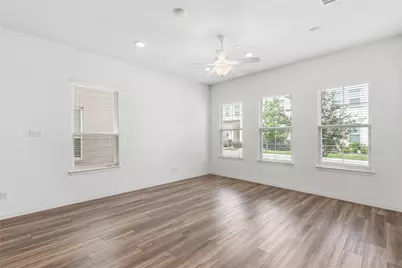 9924 Hennings Street, Irving, TX 75063 - Photo 6