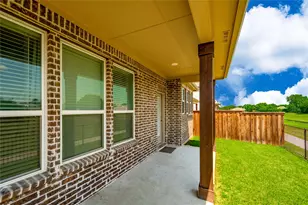 9828 Michael Irvin St, Irving, TX 75063 - Photo 28