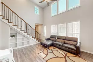 9828 Michael Irvin St, Irving, TX 75063 - Photo 6