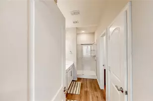 9828 Michael Irvin St, Irving, TX 75063 - Photo 20