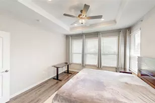 9828 Michael Irvin St, Irving, TX 75063 - Photo 16