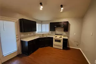 10212 Hillhouse Ln, Dallas, TX 75227 - Photo 4