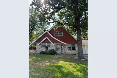 1004 Oakwood Drive, Euless, TX 76040 - Photo 2