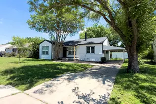 2324 Brockbank Dr, Irving, TX 75062 - Photo 2