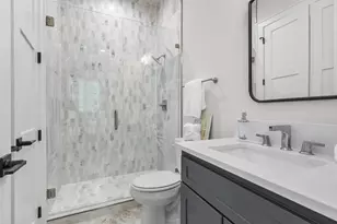 218 E Dallas Rd, Grapevine, TX 76051 - Photo 6