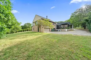 8542 Meadowbrook Dr, Fort Worth, TX 76120 - Photo 4