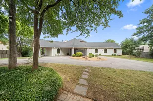 8542 Meadowbrook Dr, Fort Worth, TX 76120 - Photo 2