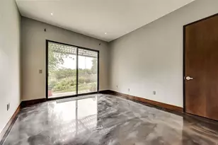 8542 Meadowbrook Dr, Fort Worth, TX 76120 - Photo 36