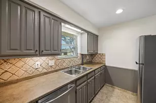 1043 Cherrywood Ln, Carrollton, TX 75006 - Photo 6